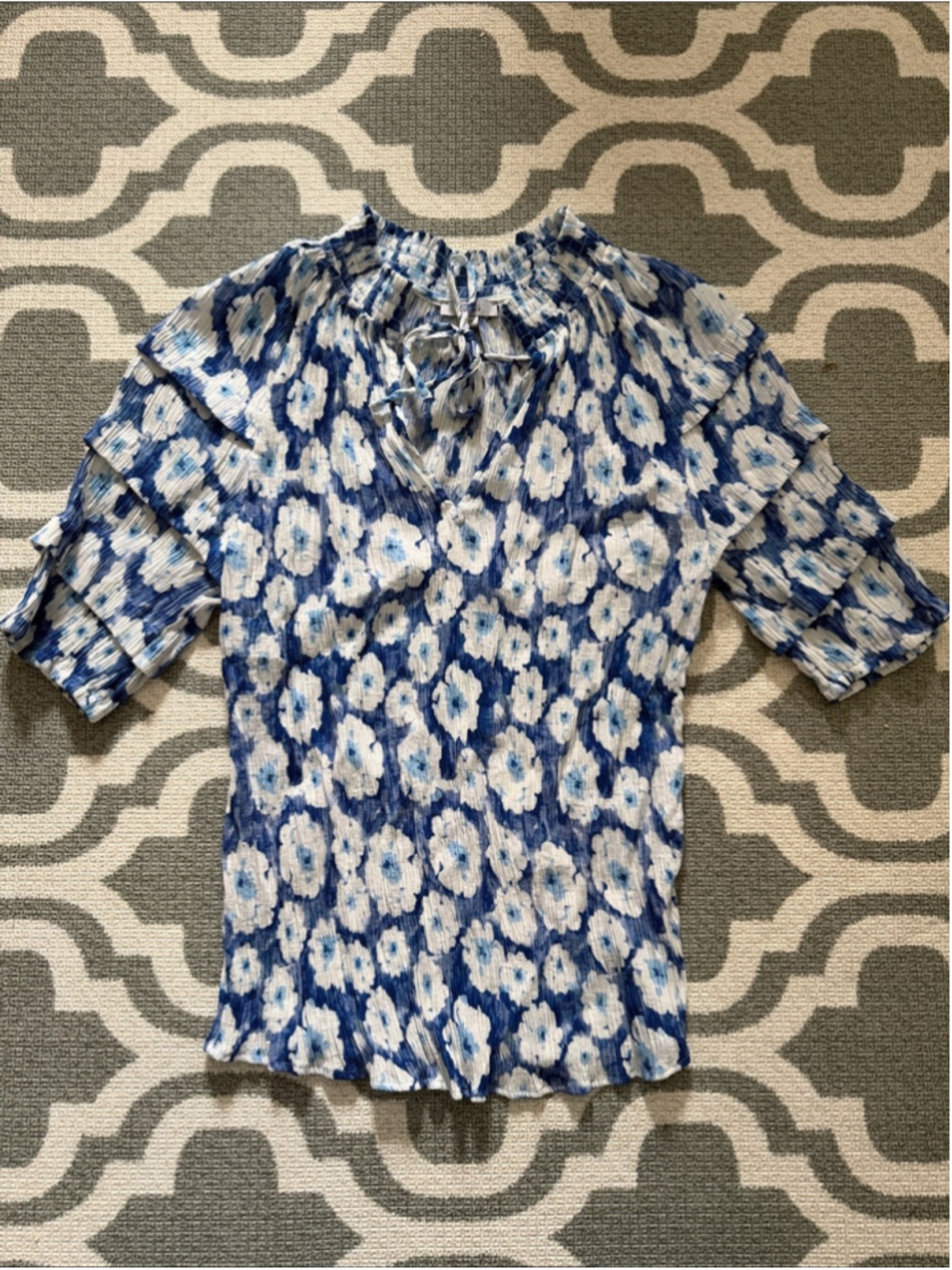Rails Paris Top womens XS blue floral print crepey material tiered sleeve blouse - Picture 2 of 8